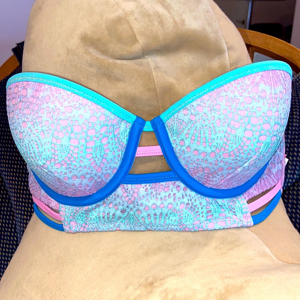 Victoria’s Secret bikini top size 34B strapless